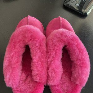 UGG Women's Scuffette II Slippers- Worn Once. No Scuffs, Size 7